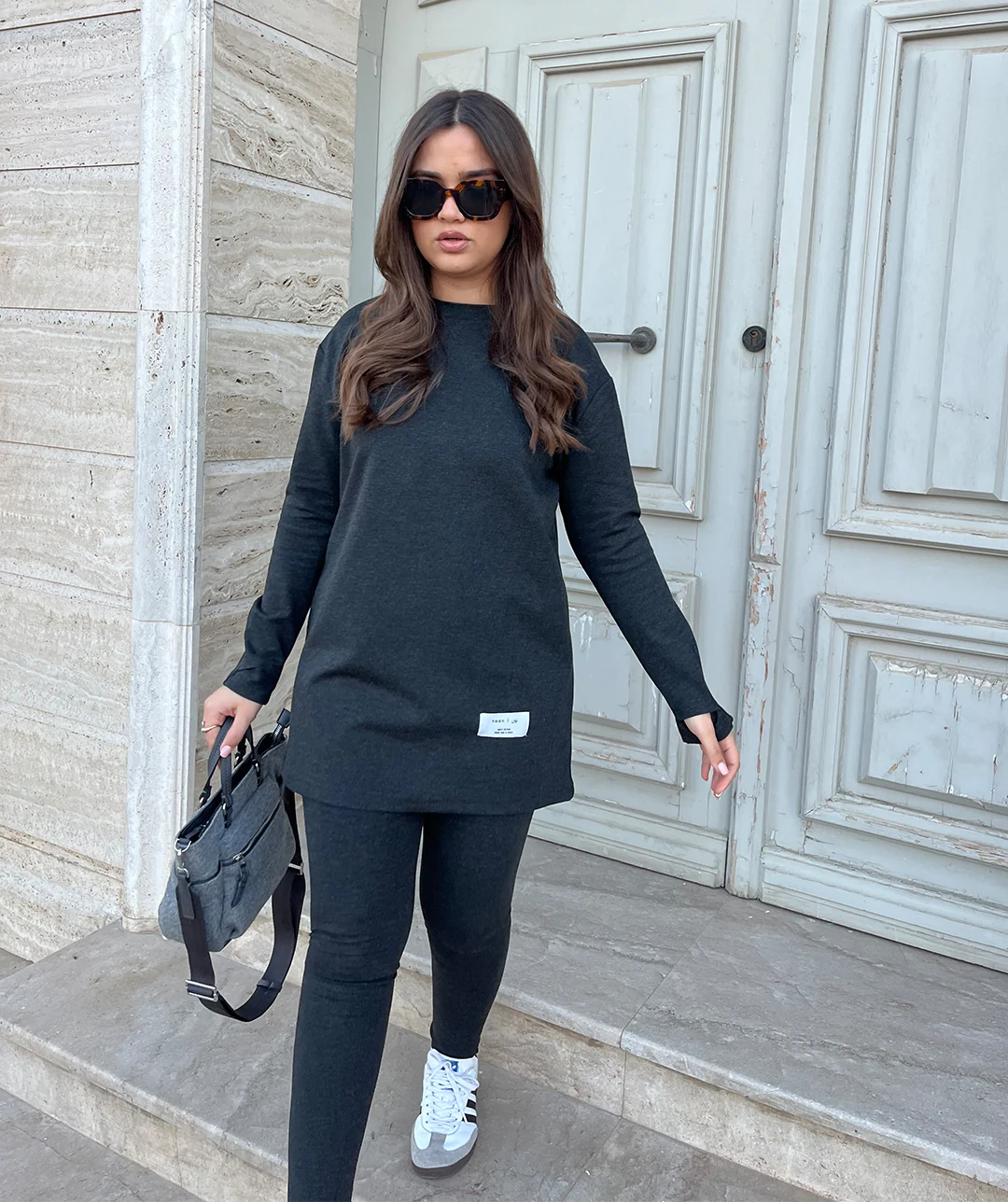 Ensemble Avani Oversized Shirt + Leggings - Image 11