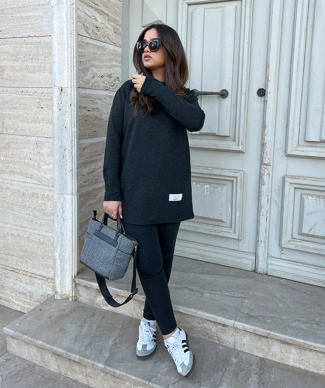 Ensemble Avani Oversized Shirt + Leggings - Image 12